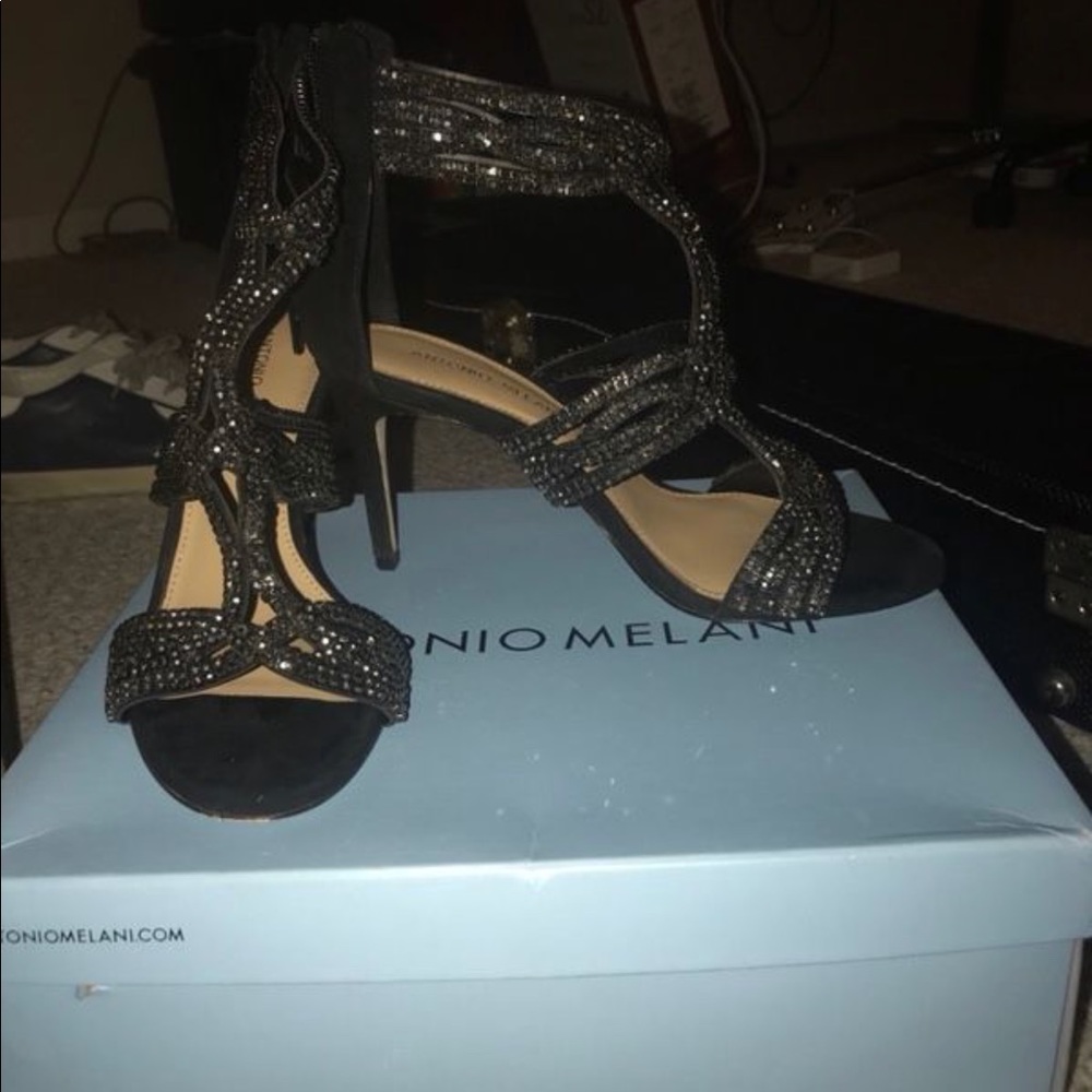 ANTONIO MELANI 8.5 GUNMETAL HEELS
